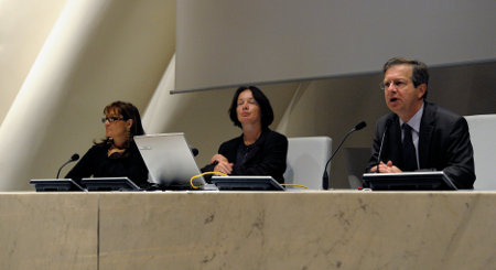 De gauche à droite, Aline Rutily ,coordinatrice du projet, Monique Korezlioglu, Conseillère du Recteur de l'Académie de Versailles, Emmanuel Lamy, maire de St Germain-en-Laye